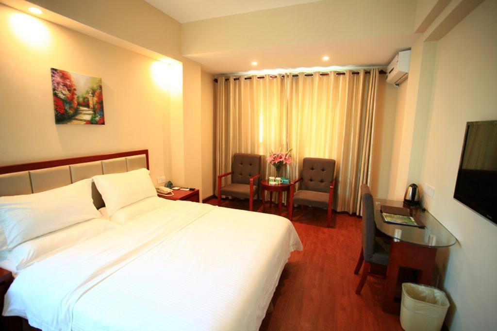 Greentree Inn Sanya He Ping Street Hotel Room photo