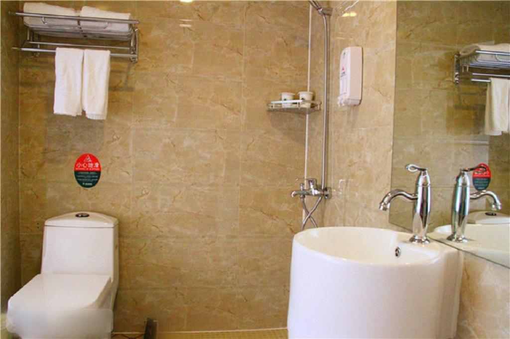 Greentree Inn Sanya He Ping Street Hotel Room photo