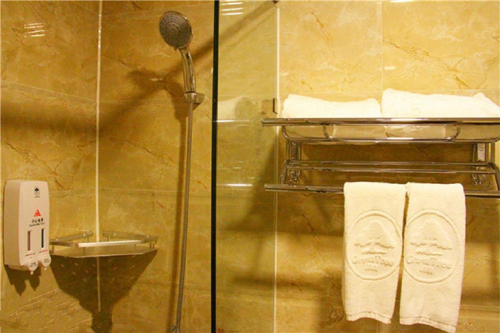 Greentree Inn Sanya He Ping Street Hotel Room photo