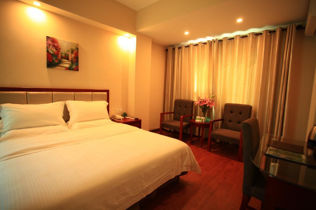 Greentree Inn Sanya He Ping Street Hotel Room photo