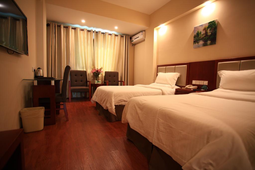Greentree Inn Sanya He Ping Street Hotel Room photo