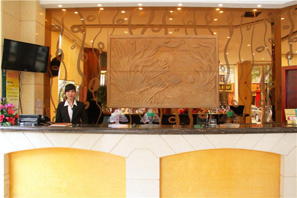 Greentree Inn Sanya He Ping Street Hotel Exterior photo