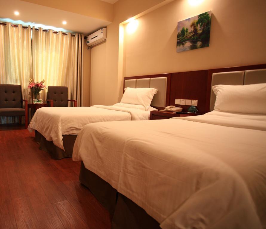 Greentree Inn Sanya He Ping Street Hotel Room photo