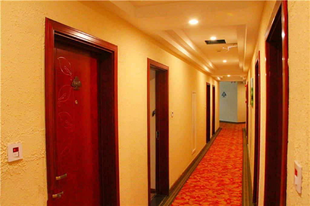 Greentree Inn Sanya He Ping Street Hotel Exterior photo